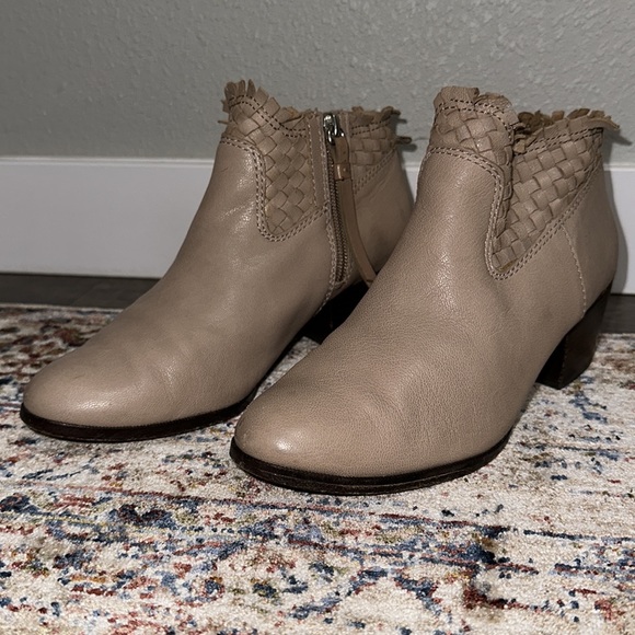 Coach new york women’s low heel boot - Picture 2 of 7